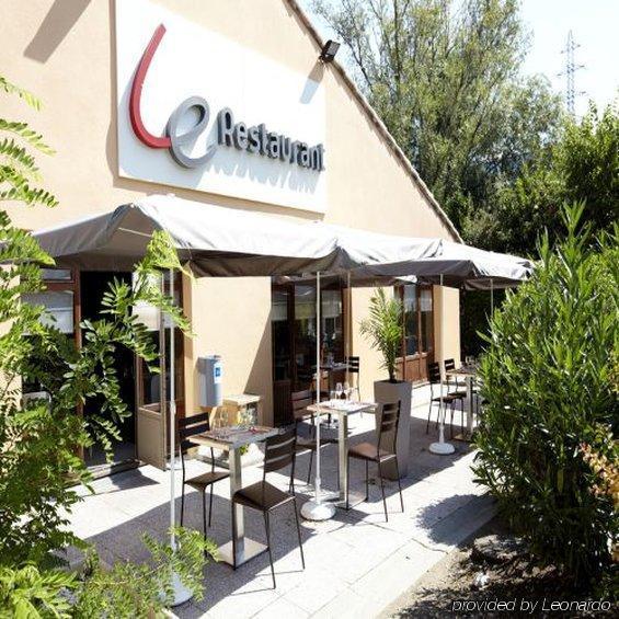Campanile Saint-Die Restaurace fotografie